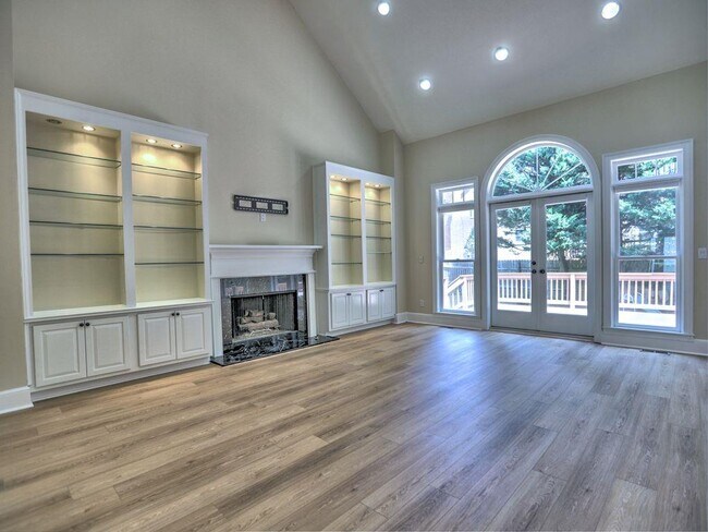 Building Photo - 3237 Waldwick Way SE
