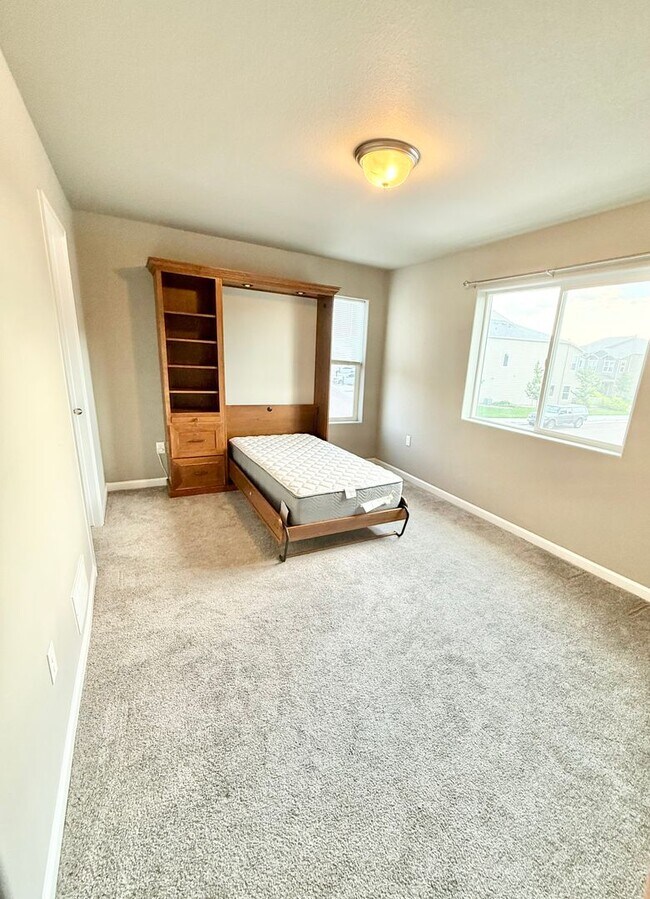 Building Photo - Move in ready!! Close to military bases!
