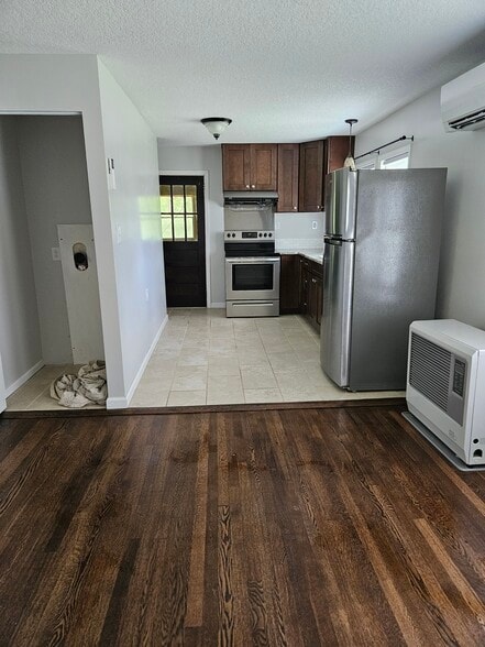 Building Photo - 2085 King Rd