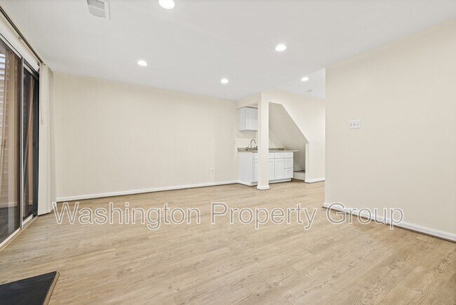 Building Photo - 4267 Fox Lake Dr