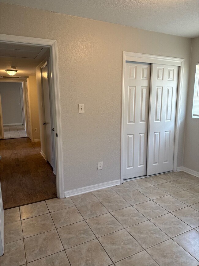 Building Photo - 10569 Citrus Ln