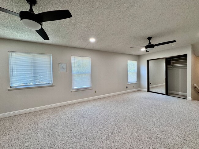 Building Photo - NOW AVAILABLE - 4 BED, 3 BATH, 2 CAR GARAG...