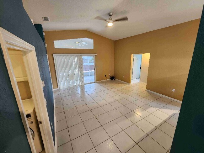 Building Photo - 7493 Briarbay Loop