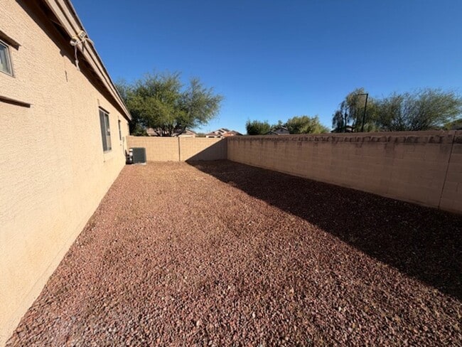 Building Photo - MOVE IN SPECIAL! Charming 3 Bed, 2 Bath in Surprise