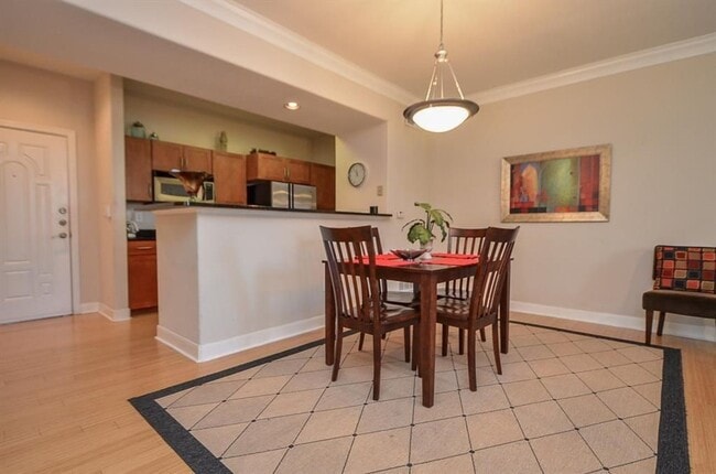 Building Photo - FULLY FURNISHED 1 bedroom Condo with balcony in the heart of Sugar land