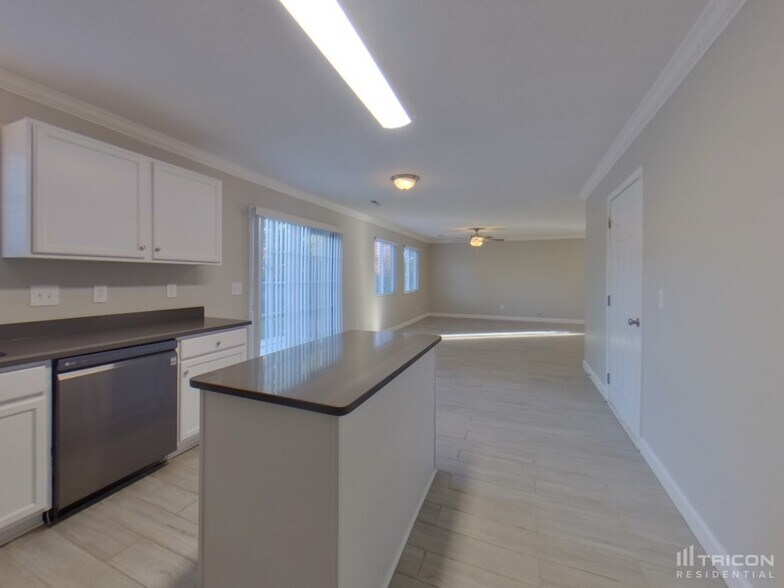Building Photo - 3733 Eskdale Dr