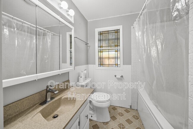 Building Photo - 1611 Wheeler St S