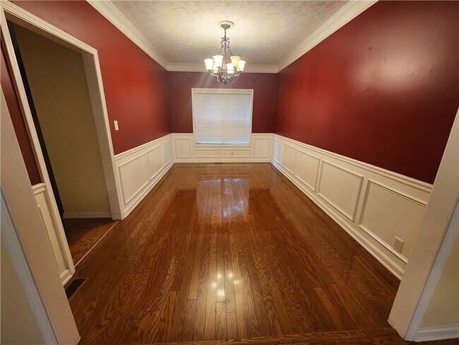 Building Photo - 350 Saddle Bridge Dr