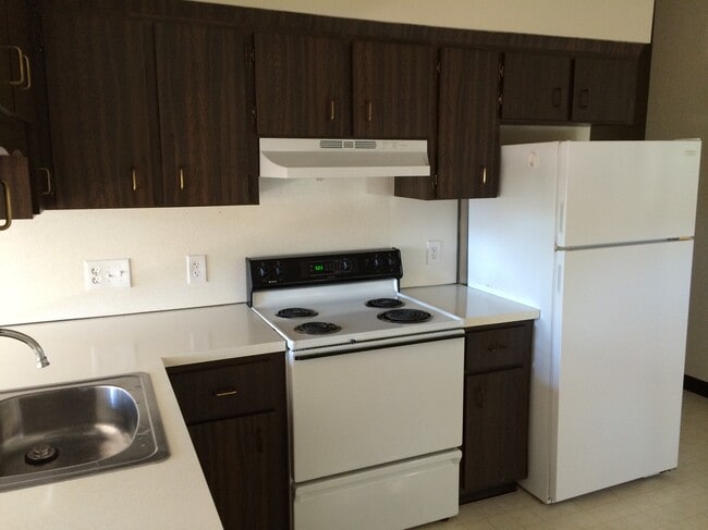 Kitchen - 65 Woodlawn Ave