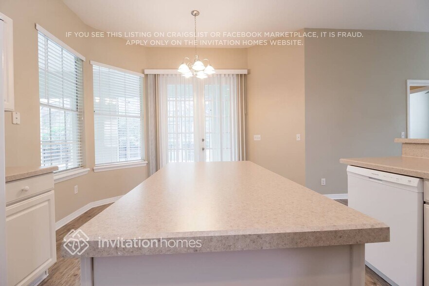 Building Photo - 594 Caledonia Pl