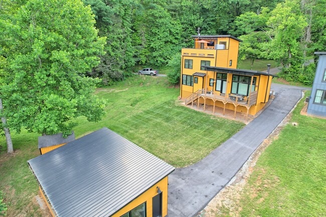 Building Photo - 122 Cannon St