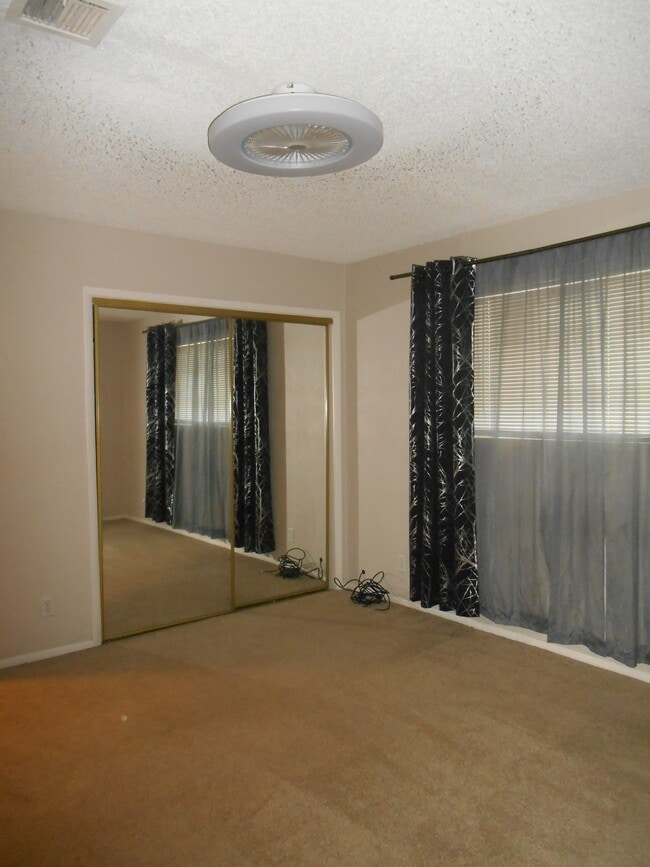 Building Photo - 898 Rhinegold Way