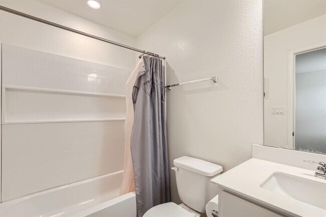 Building Photo - 2110 Goji Ln