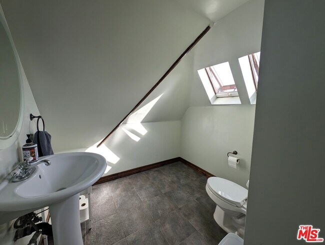 Building Photo - 2404 5th Ave