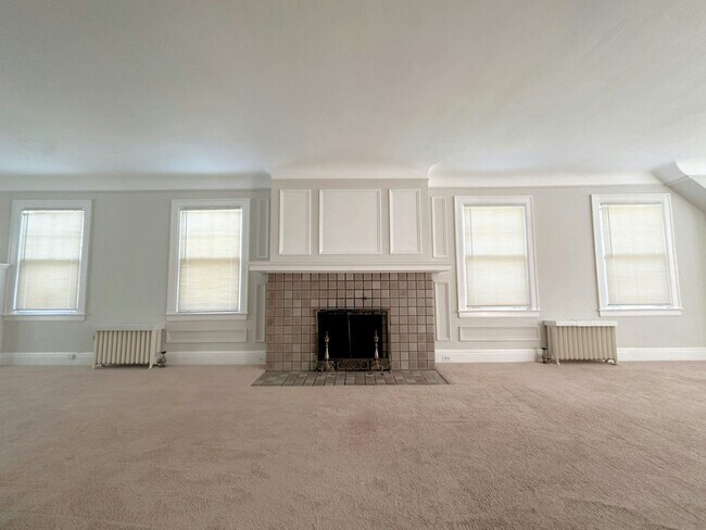 Building Photo - 421 Rivard Blvd