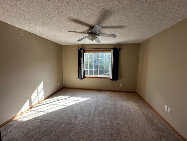 Building Photo - Light-Bright Corner Unit Townhome with Private Courtyard Available 7/1/26!