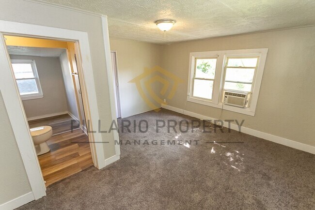 Building Photo - 52-52-52-52 S Greenwood St