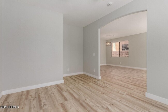Building Photo - 9518 W Minnezona Ave
