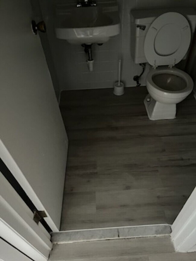 Building Photo - Ready now! Updated One Bedroom One Bath in...