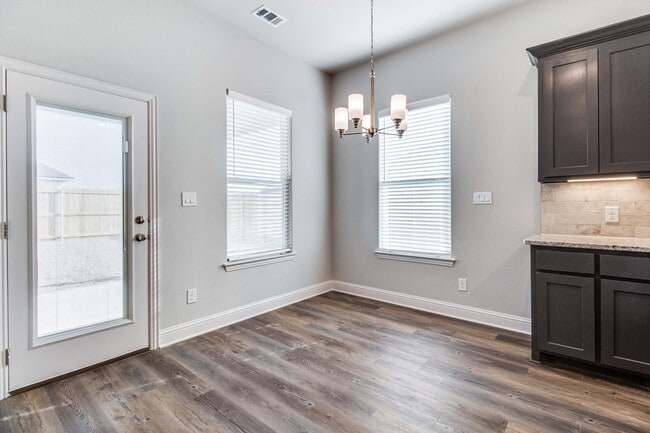Building Photo - 2905 Orchid Dr