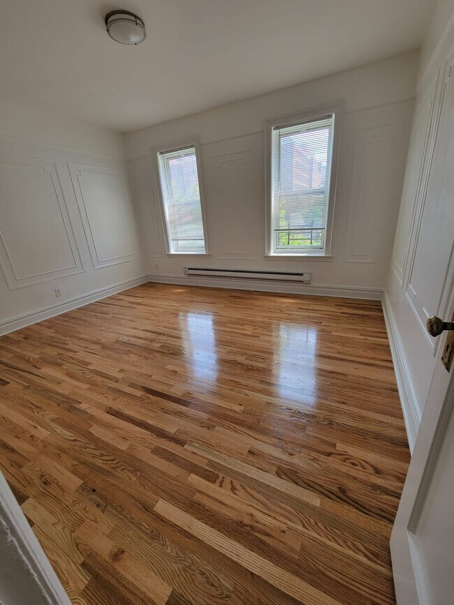 Bedroom - 404 Hawthorne St