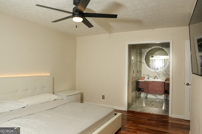 Building Photo - 3 Normandy Ct