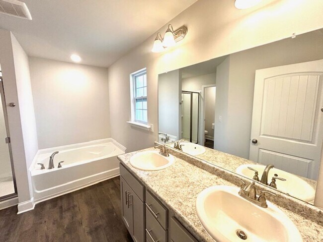 Building Photo - Beautiful 4 Bedroom 2 Bath Home! COMING SOON!