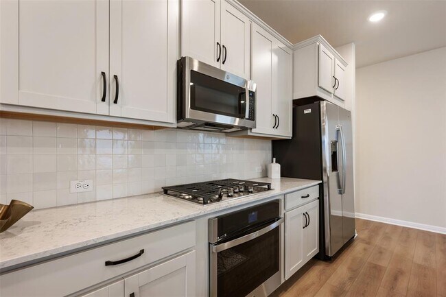 Building Photo - 283 Ranier Wy