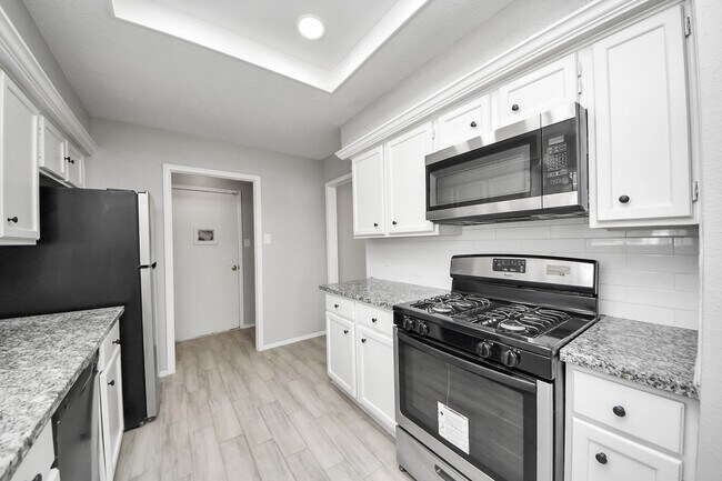 Building Photo - 19734 Oakland Valley Dr