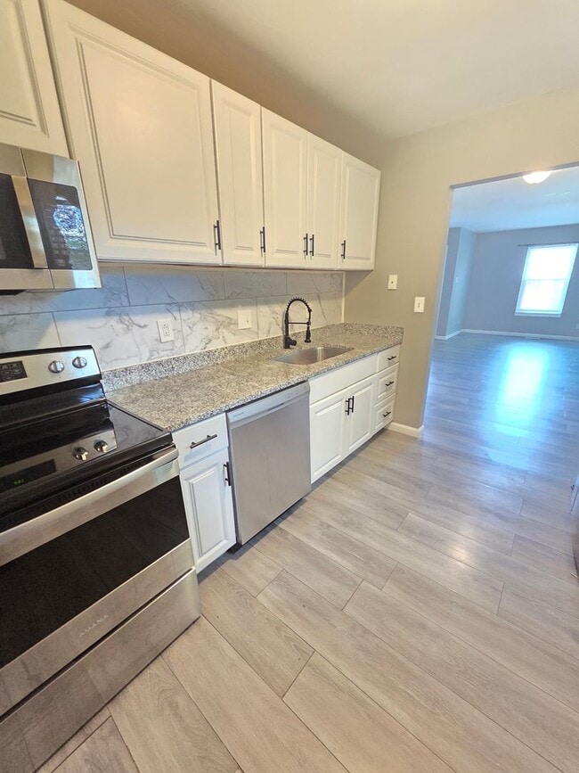 Building Photo - 4346 Swan Ave