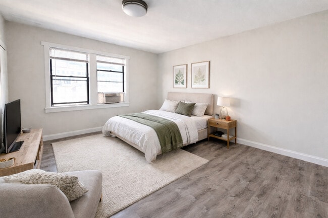 Building Photo - 839 W Sheridan Rd