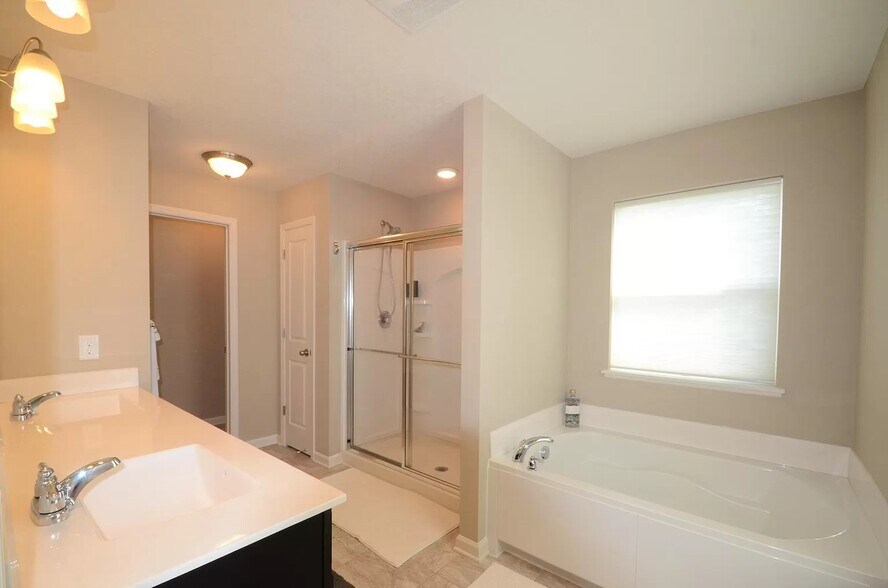 Master Bathroom Soaking Tub and Shower - 3546 Kady Ave NE