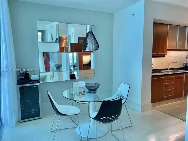 Building Photo - 3101 S Ocean Dr