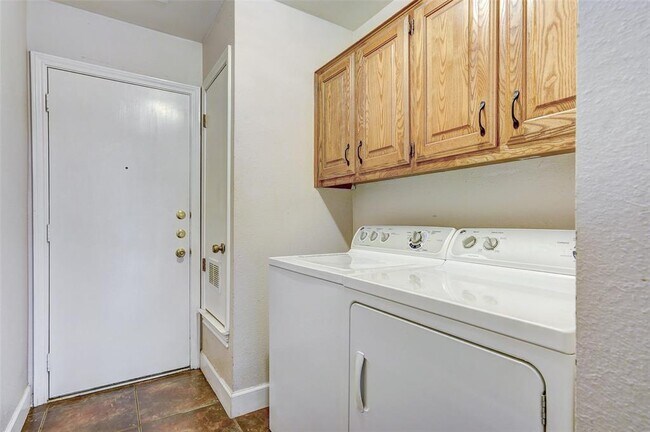 Building Photo - 3008 Peacemaker St