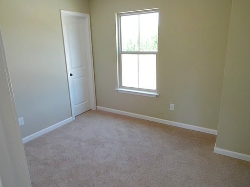 Building Photo - 137 The Heights Dr