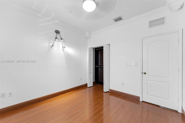 Building Photo - 851 SW 154th Path