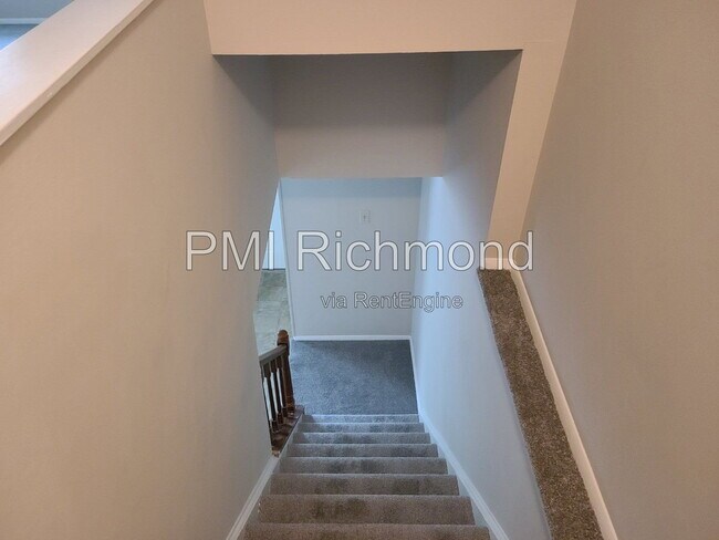 Building Photo - 9623 Greenmeadow Cir
