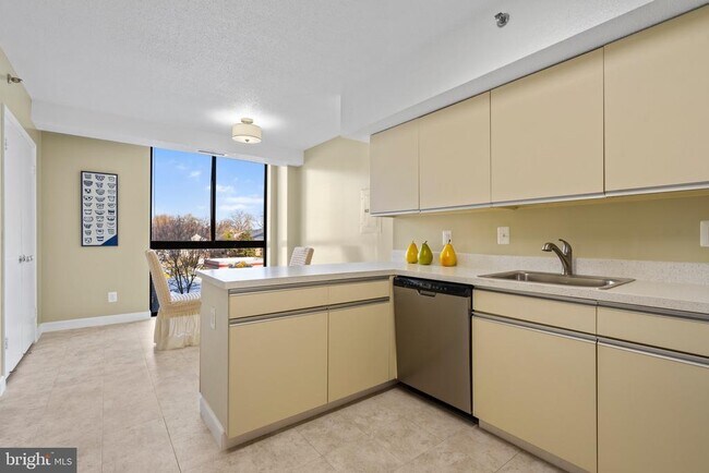 Building Photo - 1016 S Wayne St