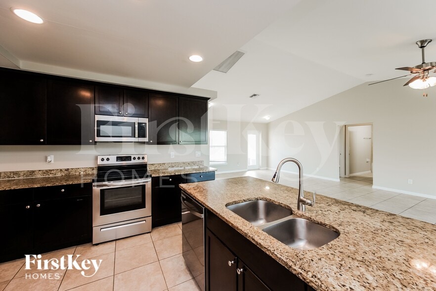 Building Photo - 1305 NW 11th Terrace