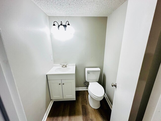 Building Photo - A Great Living Space in the Heart of the C...