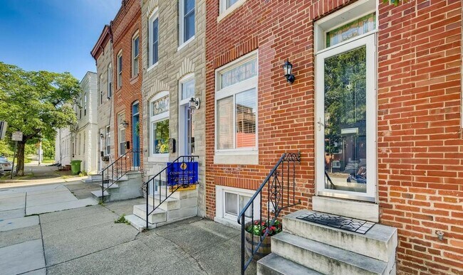 Building Photo - Charming 3 Bedroom/2.5 Bathroom Townhome with Finished Basement in Canton, MD!