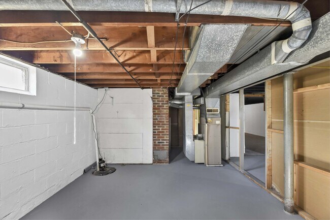 Building Photo - 337 Glendola Ave NW