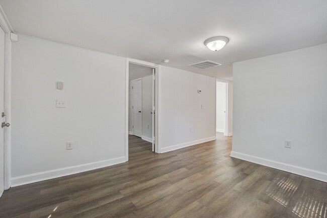 Building Photo - 4716 Mint Ave