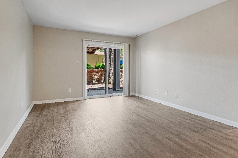 Building Photo - 700 Ridgeside Dr