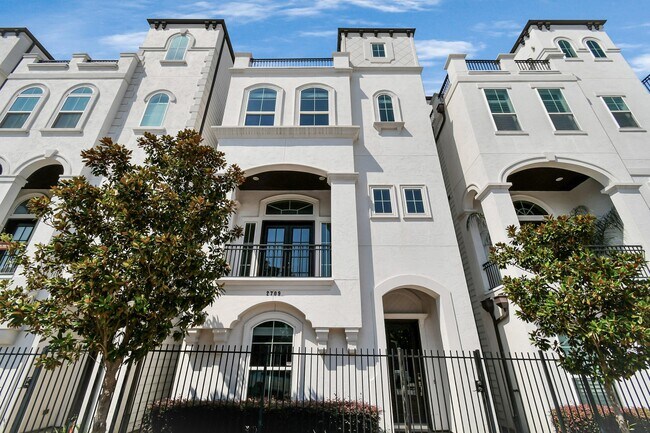 Building Photo - 2709 Kennedy St