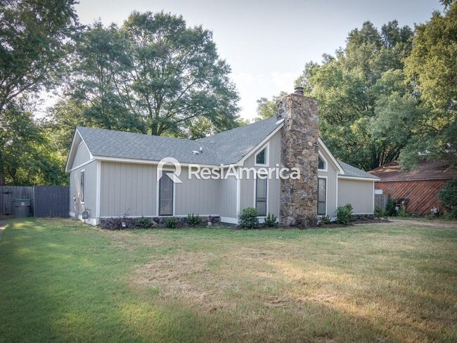 Building Photo - Fully renovated 3BR/2BA with fenced in yard