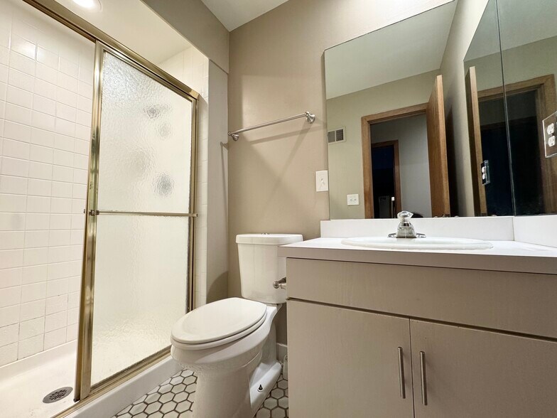 Building Photo - 3804 Pennsylvania Ave