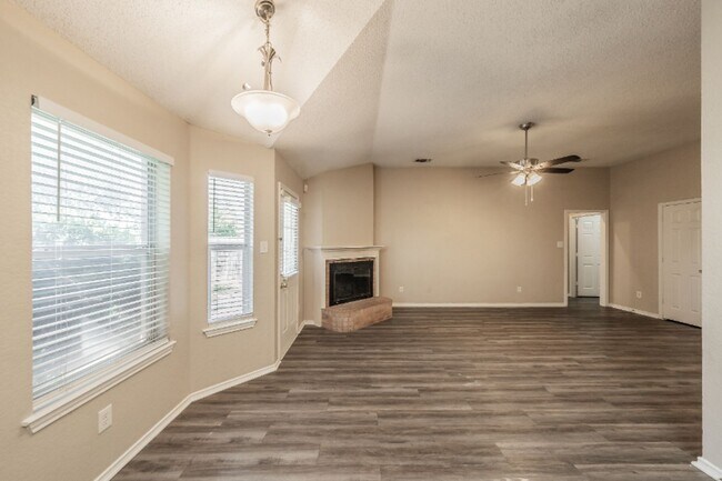 Building Photo - 1740 Cedar Tree Dr