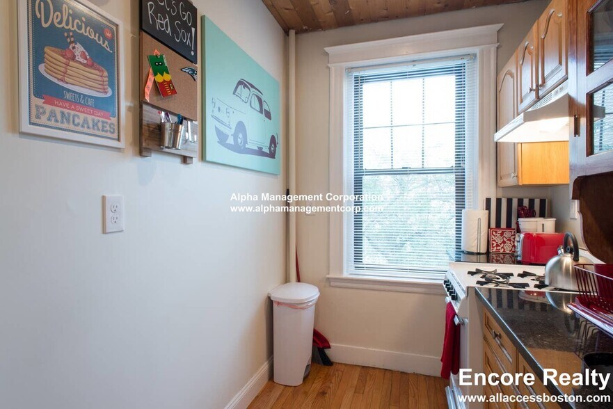 Building Photo - 58 Queensberry St