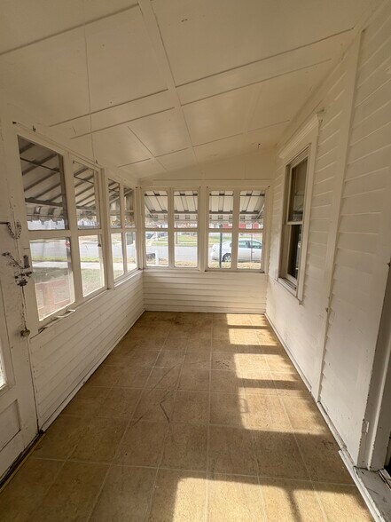 Primary Photo - 401 Lafayette Ave